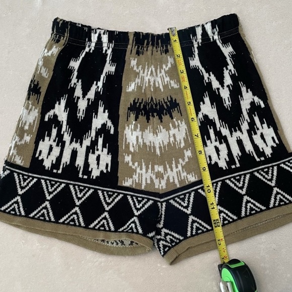 Urban Outfitters Shorts - Picture 3 of 3